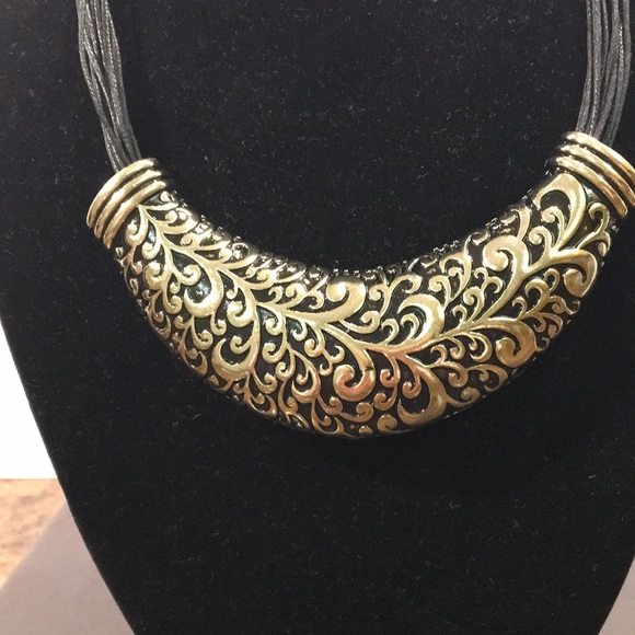 Black & Gold Statement Necklace & Earring Set - Picture 5 of 9